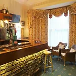 بيت شباب Astor
