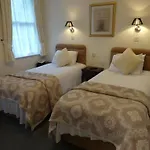 بيت شباب Astor *