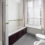 بيت شباب Astor