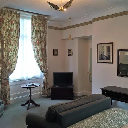 Astor Hostel *