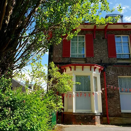 Astor Hostel *